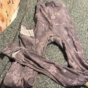 Lululemon ballet Purple Patterned Leggings high waisted size